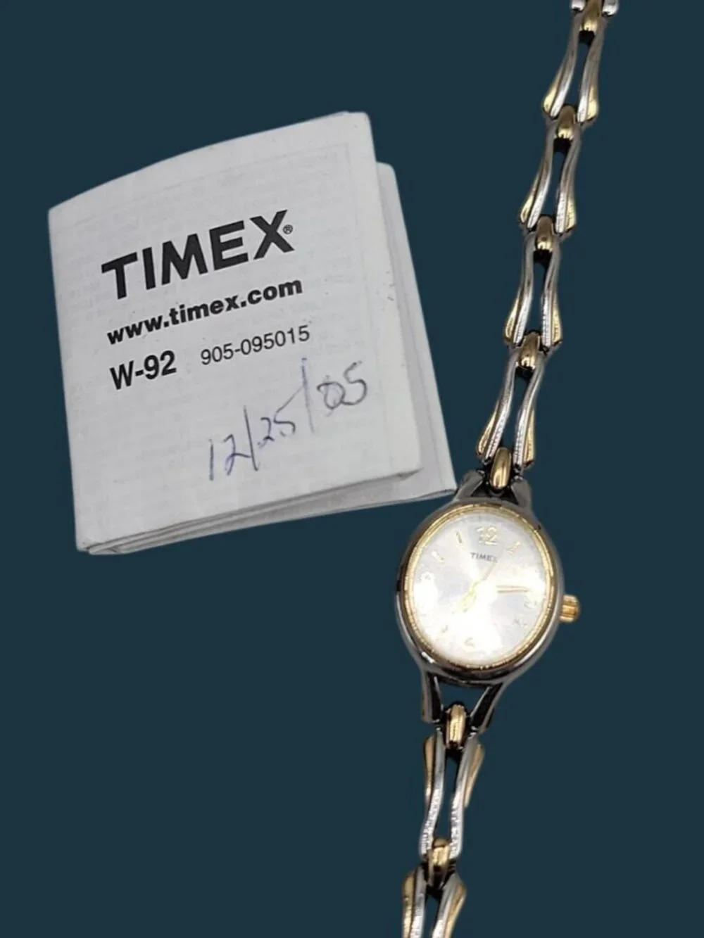 Vintage Timex Women's Two-Tone Watch N5 6.5